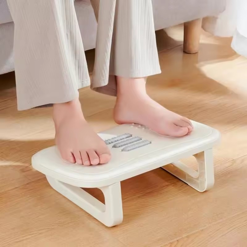 調整可能なデスク下フットレスト。マッサージローラー付きで、ご - Footrest Under Desk のレビューと価格